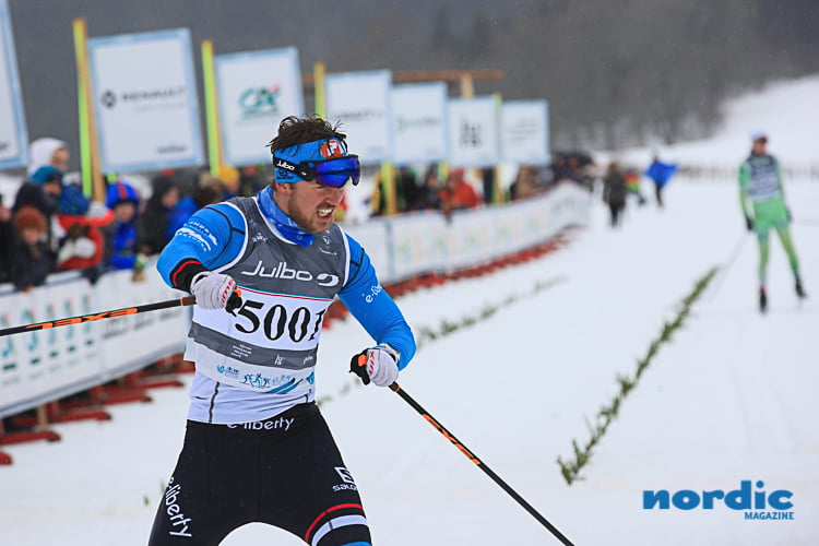 SKI DE FOND - Tenant du titre, Antoine Auger accroche son nom au palmarès de l’édition 2019 de la Transju’Classic, grande course populaire de ski de fond en France disputée entre Les Rousses et Mouthe. Il devance au finish Thomas Joly. Alors que Jean-Baptiste Viard-Gaudin complète le podium.