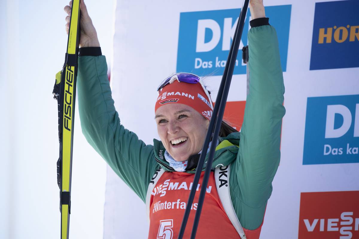 BIATHLON - La Slovaque Anastasiya Kuzmina, déjà vainqueur du sprint, a totalement  écrasé la poursuite de la dernière étape de coupe du monde à Oslo. Elle termine sa carrière au sommet ! Joli top 10 de Célia Aymonier.