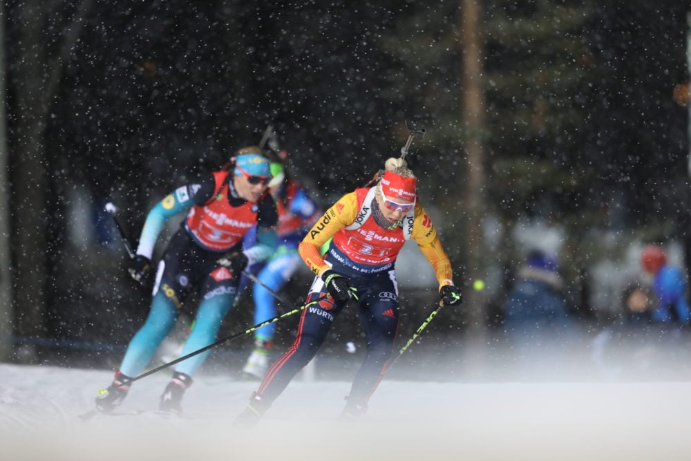 BIATHLON - Les championnes du monde du relais dames en titre ont tenu leur rang sur l’épreuve d’Östersund où la Suisse des soeurs Gasparin a réalisé une performance historique, en prenant la deuxième place ! Les bleues ont peiné sur la piste et terminent 6e.
