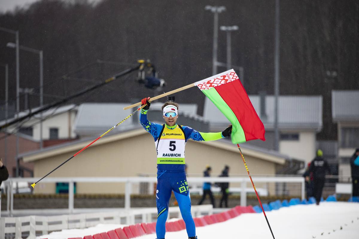 BIATHLON - Déjà vainqueur du super-sprint, Sergey Bocharnikov remporte avec la manière la poursuite des Championnats d'Europe. A domicile, le Biélorusse devance deux norvégiens Sturla H. Laegreid et Sivert G.Bakken. 
